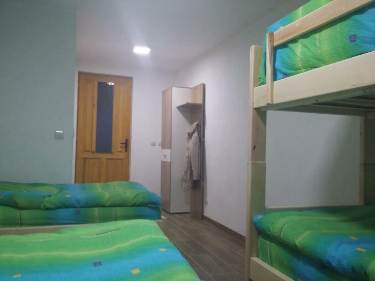 Domacinstvo Kod Gere Bed and Breakfast Crni Vrh Buitenkant foto
