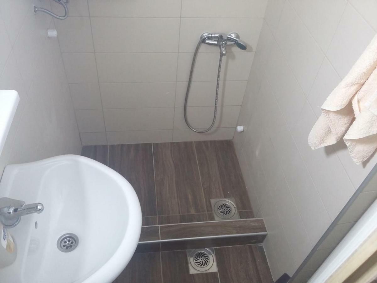 Domacinstvo Kod Gere Bed and Breakfast Crni Vrh Buitenkant foto